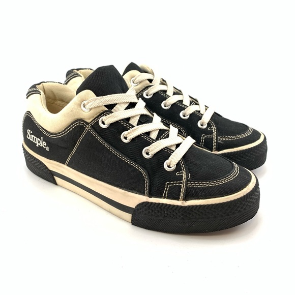 simple brand shoes out of business